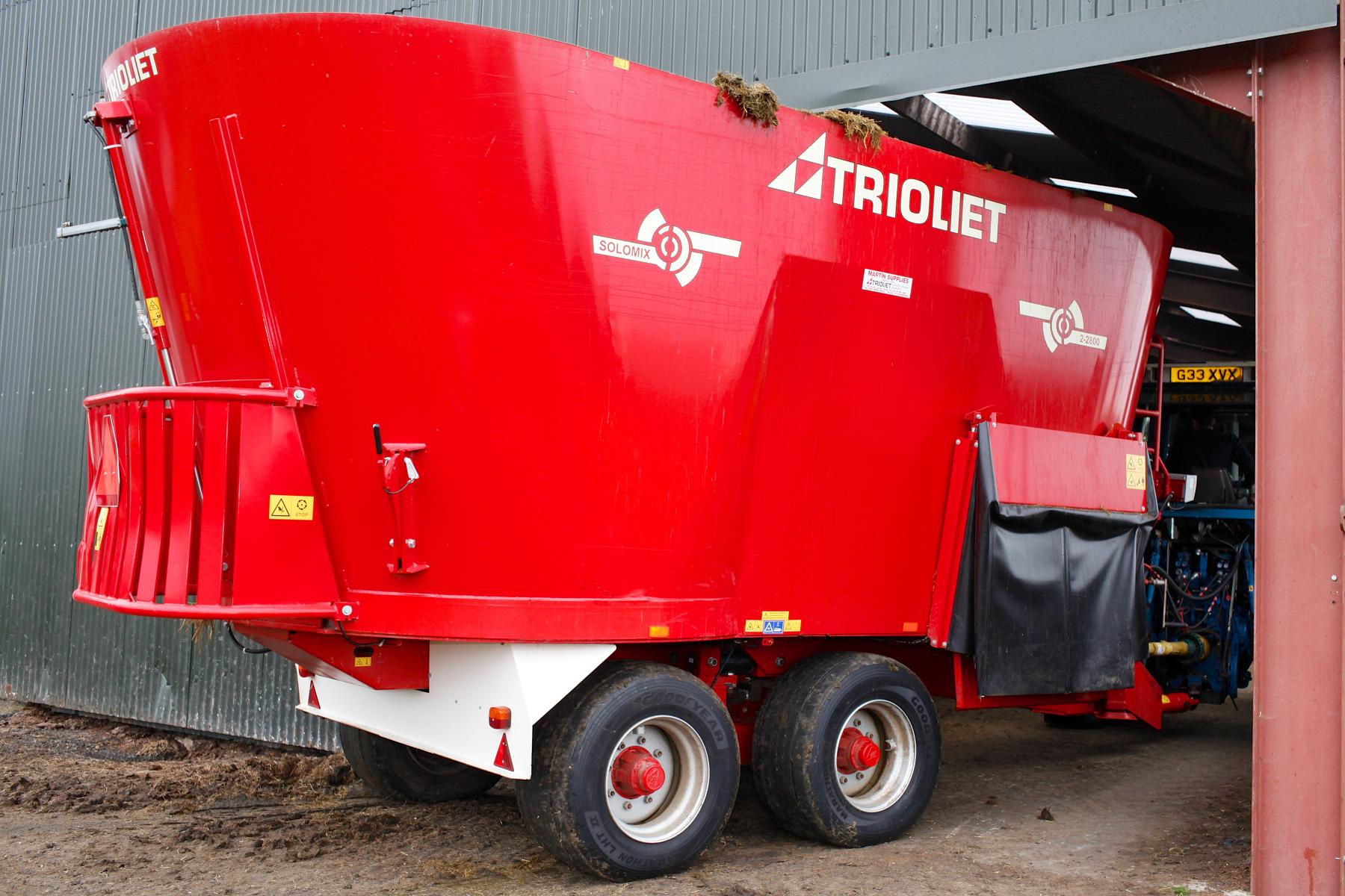 These-twin-auger-mixer-feeders-are-the-best-for-dairy-farmers